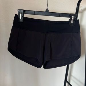 Lululemon Hotty Hot Low Rise Shorts 2.5”